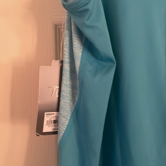 NWT Tek Gear loose keyhole tank top - Picture 9 of 9